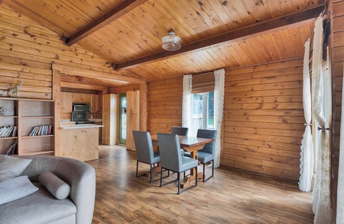 Gravenhurst Cottage | Nestled on 117 acres of Muskoka wilderness along the Kahshe River, GTA Cottage