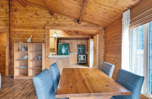 Gravenhurst Cottage | Nestled on 117 acres of Muskoka wilderness along the Kahshe River, GTA Cottage