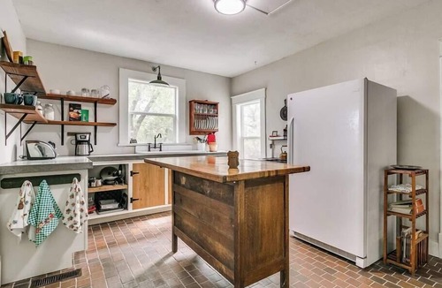 Guthrie House | Nestled Victorian Historic Area