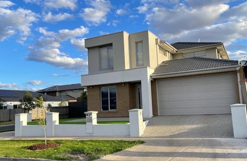 Manor Lakes House | Nestor