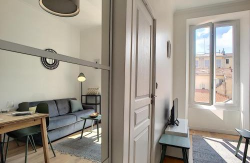 Centre Ville-Gare Apartment | Nestor&Jeeves - CAESARS - Hyper center - Shopping avenue
