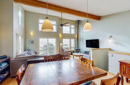 Happy Camp Hideaway House | Netarts Bay and Ocean Views