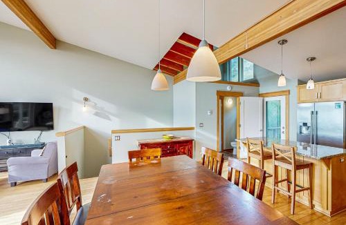 Happy Camp Hideaway House | Netarts Bay and Ocean Views