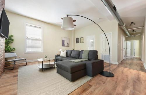Point Breeze North Apartment | Netflix+Free Parking Near Shopping|Parks|Dining