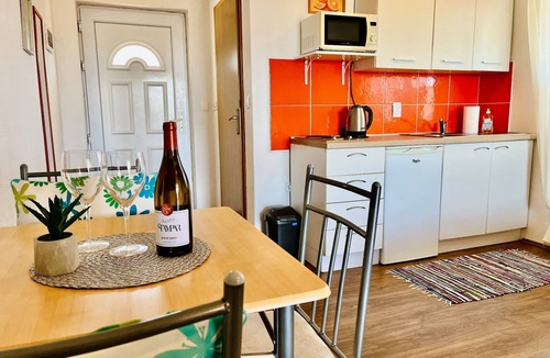 Gornji Karin Apartment | Neu erbautes Apartment mit großem Balkon by Interhome
