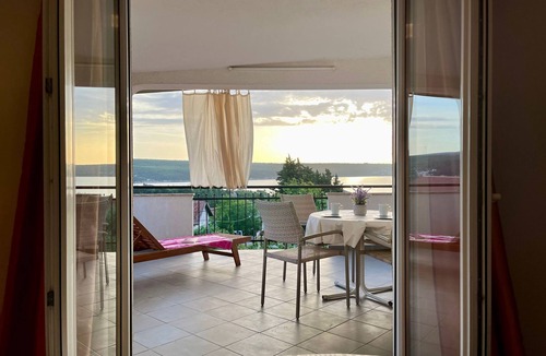 Gornji Karin Apartment | Neu erbautes Apartment mit großem Balkon by Interhome