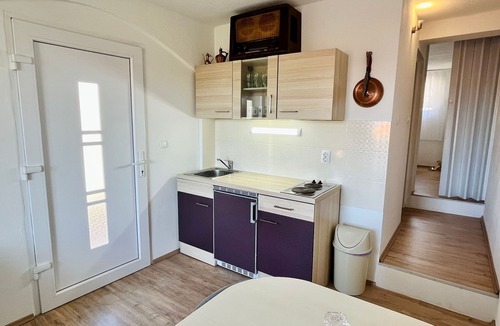 Gornji Karin Apartment | Neugebaute Wohnung im Erdgeschoss by Interhome