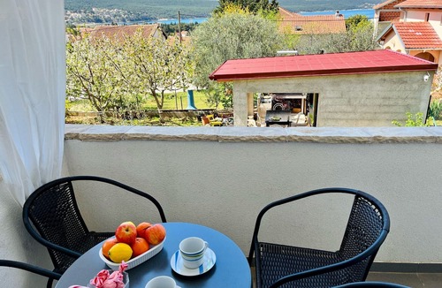 Gornji Karin Apartment | Neugebaute Wohnung im Erdgeschoss by Interhome