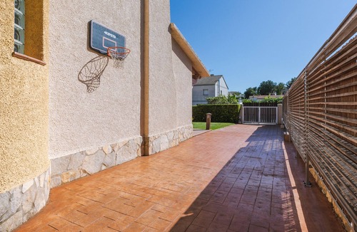 Roda de Bara House | Neus Bará 11 pax House, Wifi, garden and pool 5 minutes from beach.