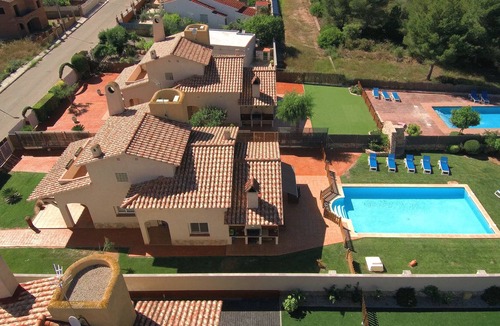 Roda de Bara House | Neus Bará 11 pax House, Wifi, garden and pool 5 minutes from beach.