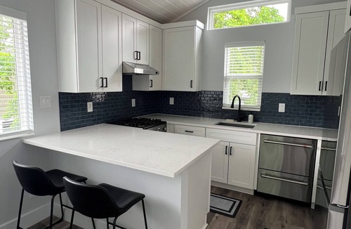 Old Enfield Apartment | New 1-bedroom apartment in Austin near UT with parking