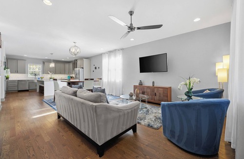 Historic Waverly House | NEW! 10 min to Broadway! Welcome to Waverly Whimsy