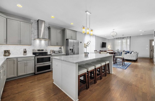 Historic Waverly House | NEW! 10 min to Broadway! Welcome to Waverly Whimsy