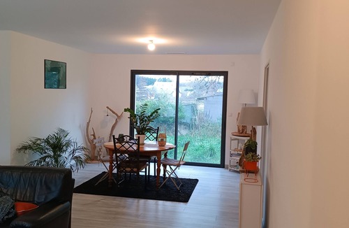 Truyes House | New 100m2 3-bedroom house with air-conditioning and enclosed grounds for animals