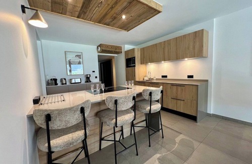 Le Praz de Lys Apartment | New 10p Apt | Ski-in/out & Central