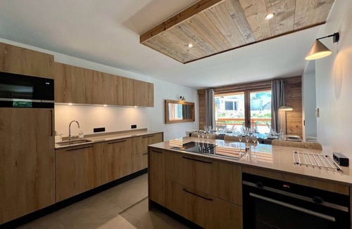 Le Praz de Lys Apartment | New 10p Apt | Ski-in/out & Central