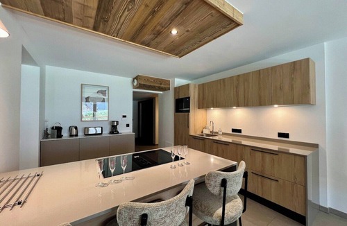 Le Praz de Lys Apartment | New 10p Apt | Ski-in/out & Central