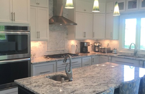 Louisville House | New ('15) centrally located new 6400+ sq ft + 6 bedrooms w/5 full bathroom