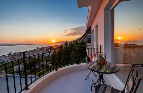 Moca Apartment | New -150m2 Penthouse With Shared Pool - Villa Smaragd