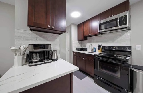Hazel Park Apartment | New 1BD Apartment Near Ferndale