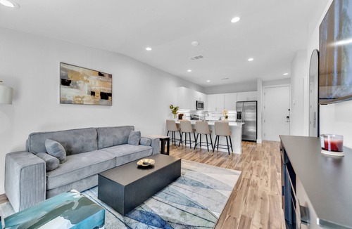 Oak Lawn Apartment | New 1BR at Heart of Oaklawn Near Uptown Med District-EV Charger