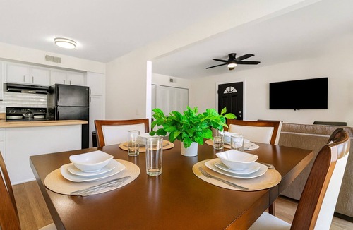 Royal Oak Apartment | New! 1BR Corner Flat | King Bd | Central Royal Oak