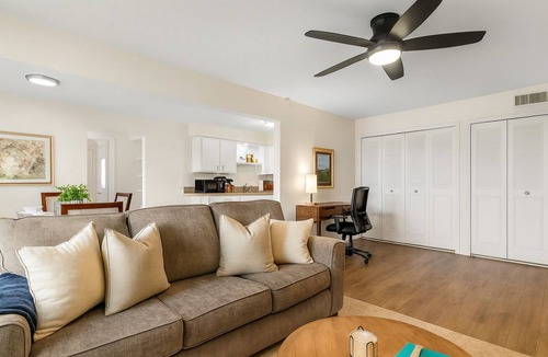 Royal Oak Apartment | New! 1BR Corner Flat | King Bd | Central Royal Oak