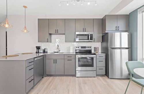 Lyn-Lake Apartment | New 1BR | Gym, Rooftop Lounge