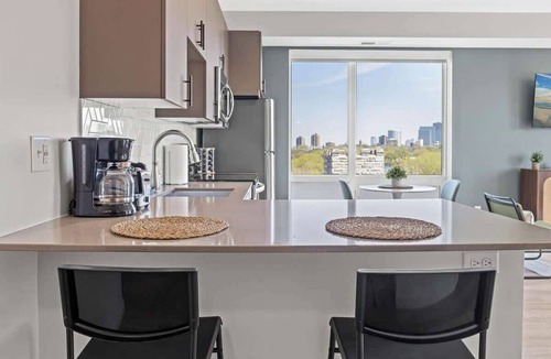 Lyn-Lake Apartment | New 1BR | Gym, Rooftop Lounge