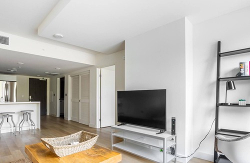 Westlake Apartment | New 1BR in Koreatown with Rooftop Amenities