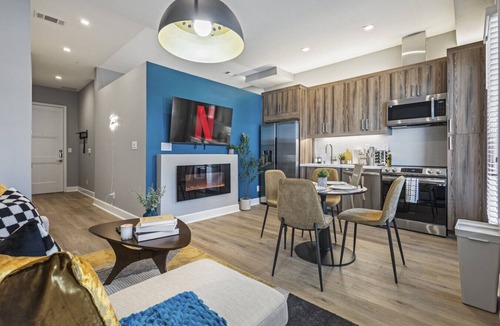 Cedars Apartment | NEW 1BR w/Games, Netflix, Pool, Gym & Rooftop