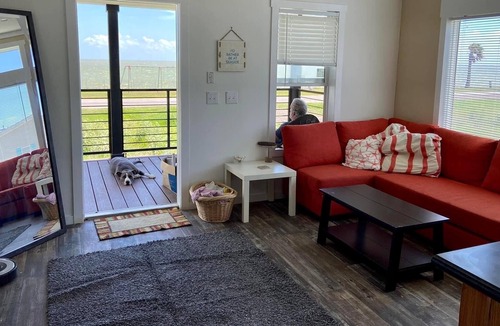 Long Mott House | New 2 Bed/1 Bath Bayfront Home