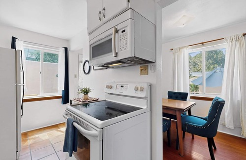 Pueblo Alto House | NEW- 2 Bed/1 Bath near UNM/VA/State Fair/Kirtland