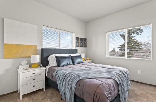 South Perry District Apartment | New 2 Bed 2 Bath Near Perry Dist and Downtown