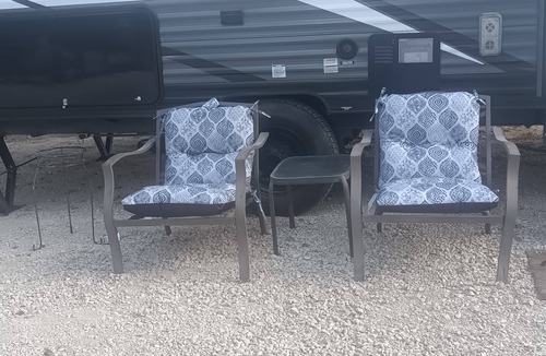 Bandera House | New 2-bed RV with in minutes to everything Bandera with AC.