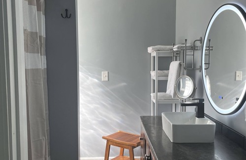 Greensboro Apartment | New 2-Bedroom Apartment walk to Guilford College & close to PTI Airport