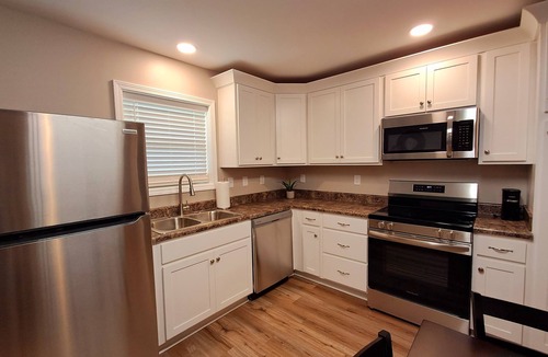 Manchester Apartment | New 2-bedroom apartment in the heart of Manchester close to I-24.