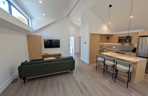 Markham Apartment | New 2-Bedroom Executive Loft Suite