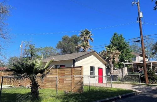 Highland Park House | New 2 bedrooms Casita downtown
