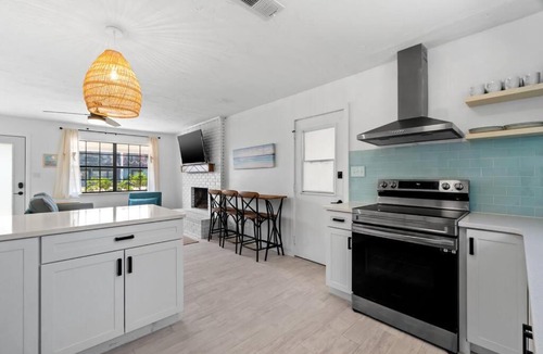 El Centro Beach House | NEW 2 Blocks to Beach, Casablanca