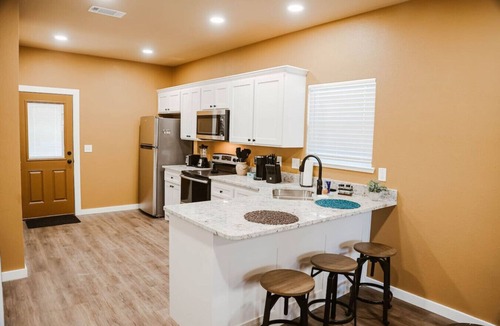 Paris House | New 2 BR, 2B, 231 11th. NE unit2