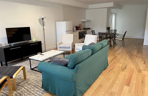 Logan Circle Apartment | New 2 BR APT: amazing location, spotless, free private parking.