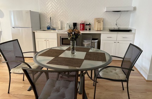 Logan Circle Apartment | New 2 BR APT: amazing location, spotless, free private parking.