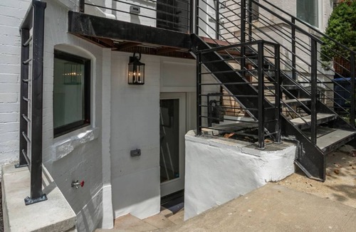 Logan Circle Apartment | New 2 BR APT: amazing location, spotless, free private parking.