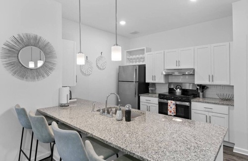 Orange Park Apartment | *NEW* 2 BR Getaway w/Pool & Gym