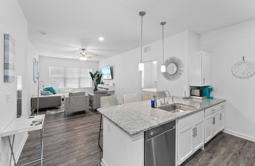 Orange Park Apartment | *NEW* 2 BR Getaway w/Pool & Gym