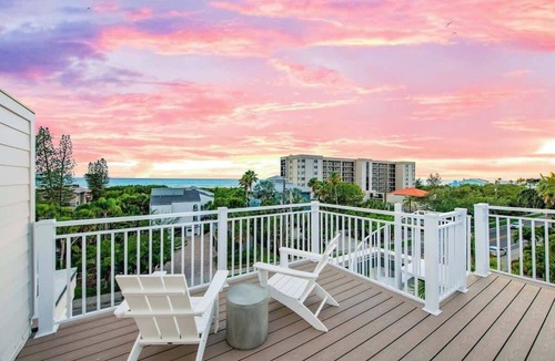 Siesta Key House | New-2 Homes–Pools–Slides–Mini Golf-Steps to Beach