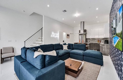 Lake Ridge House | New 2023 Luxe Modern Home with Pool