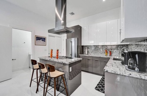 Lake Ridge House | New 2023 Luxe Modern Home with Pool