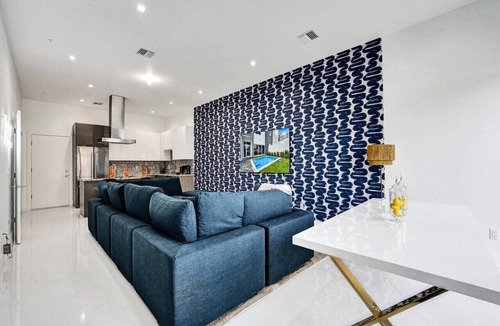Lake Ridge House | New 2023 Luxe Modern Home with Pool